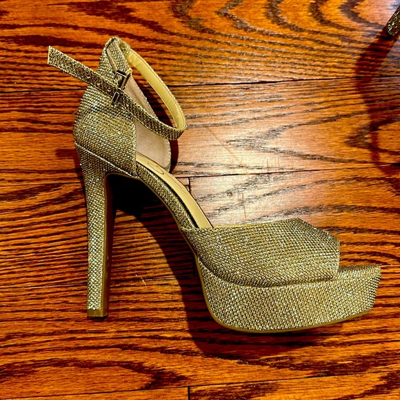 Jessica Simpson Shoes - Jessica Simpson Platform Shimmering Gold Sandals Size 9- 
5 inch heel